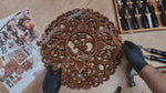 Panneau d'art mural décoratif en bois sculpté à la main Lotus Om