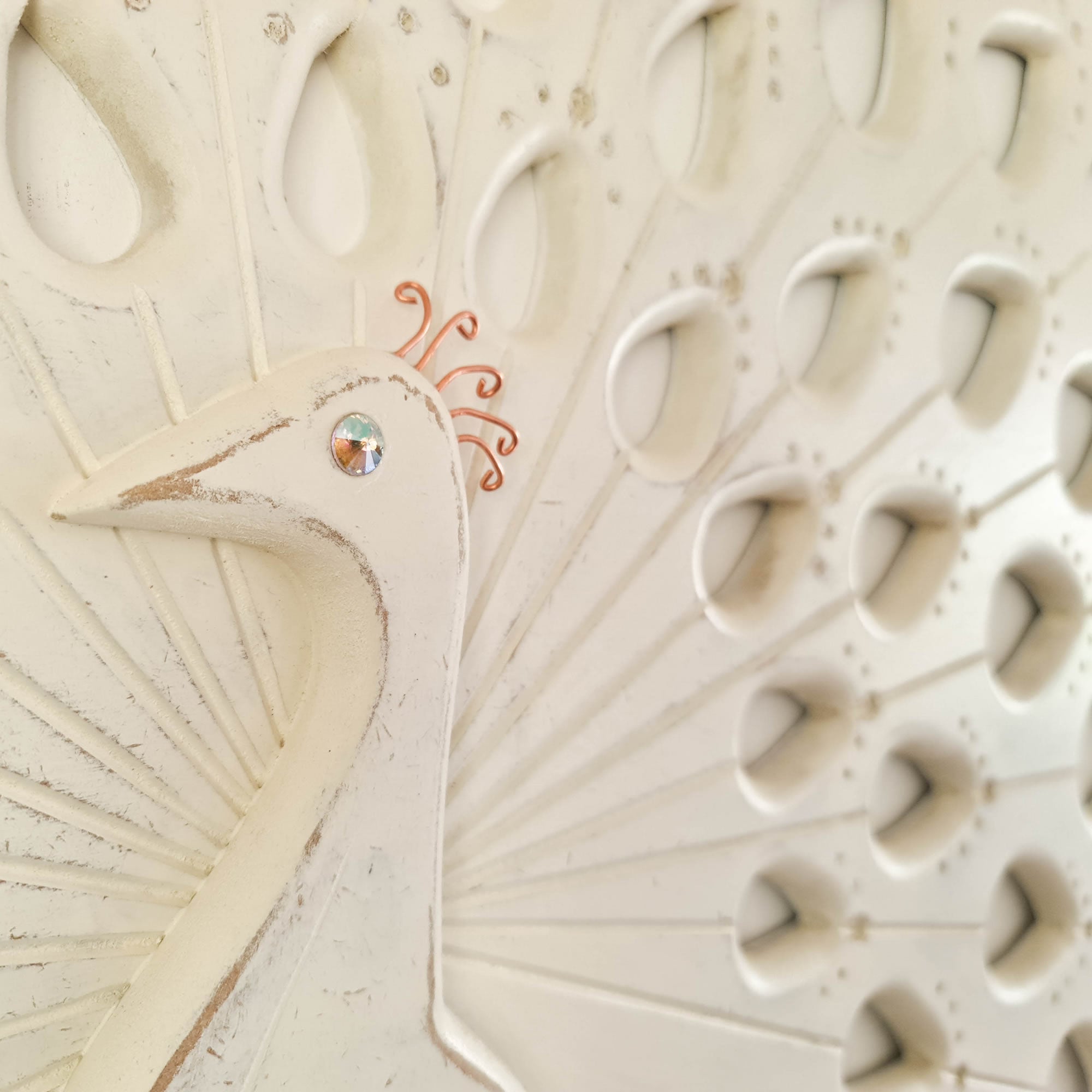 Art mural de sculpture décorative en bois sculpté à la main de paon