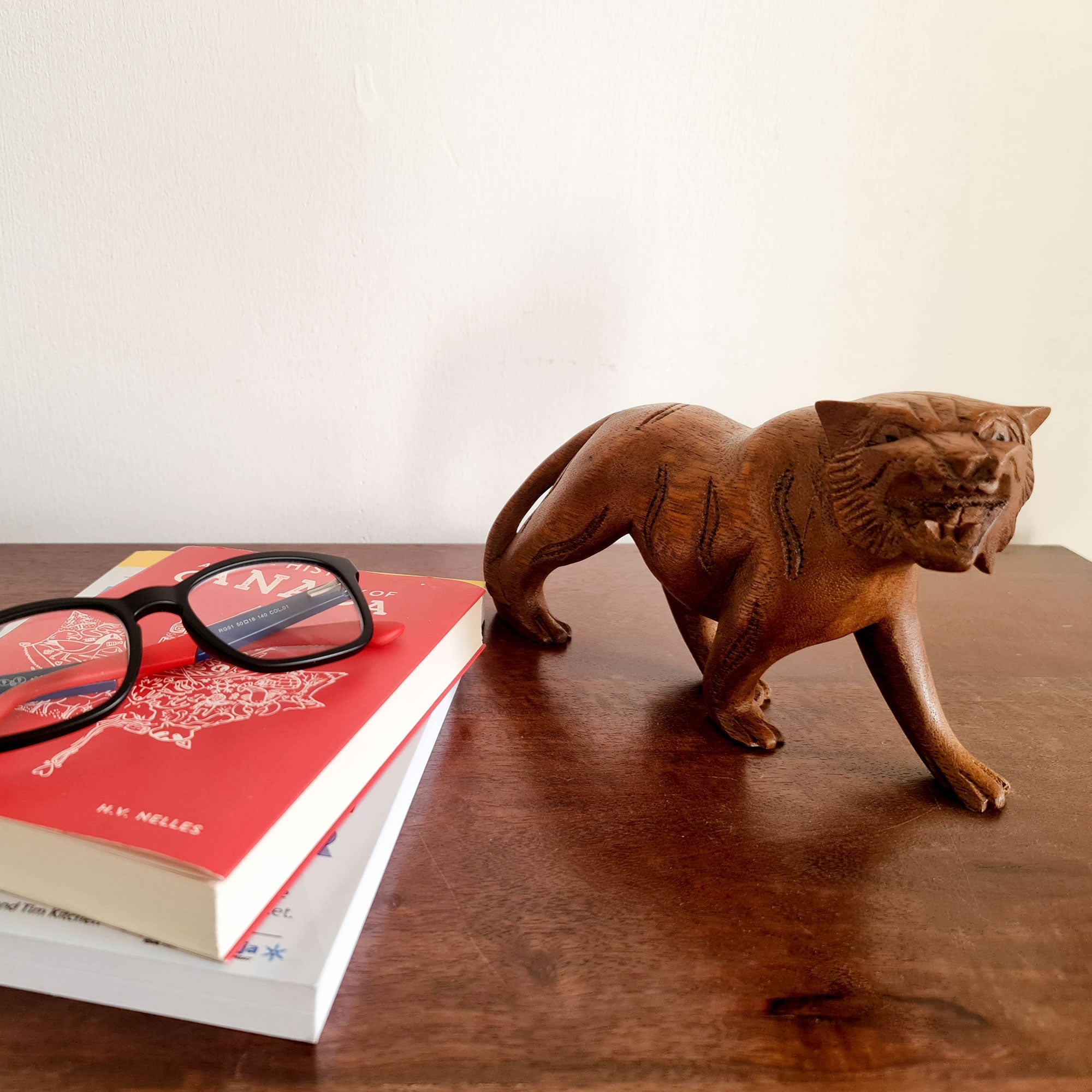 Lion Carved Wooden Decorative Art Sculpture