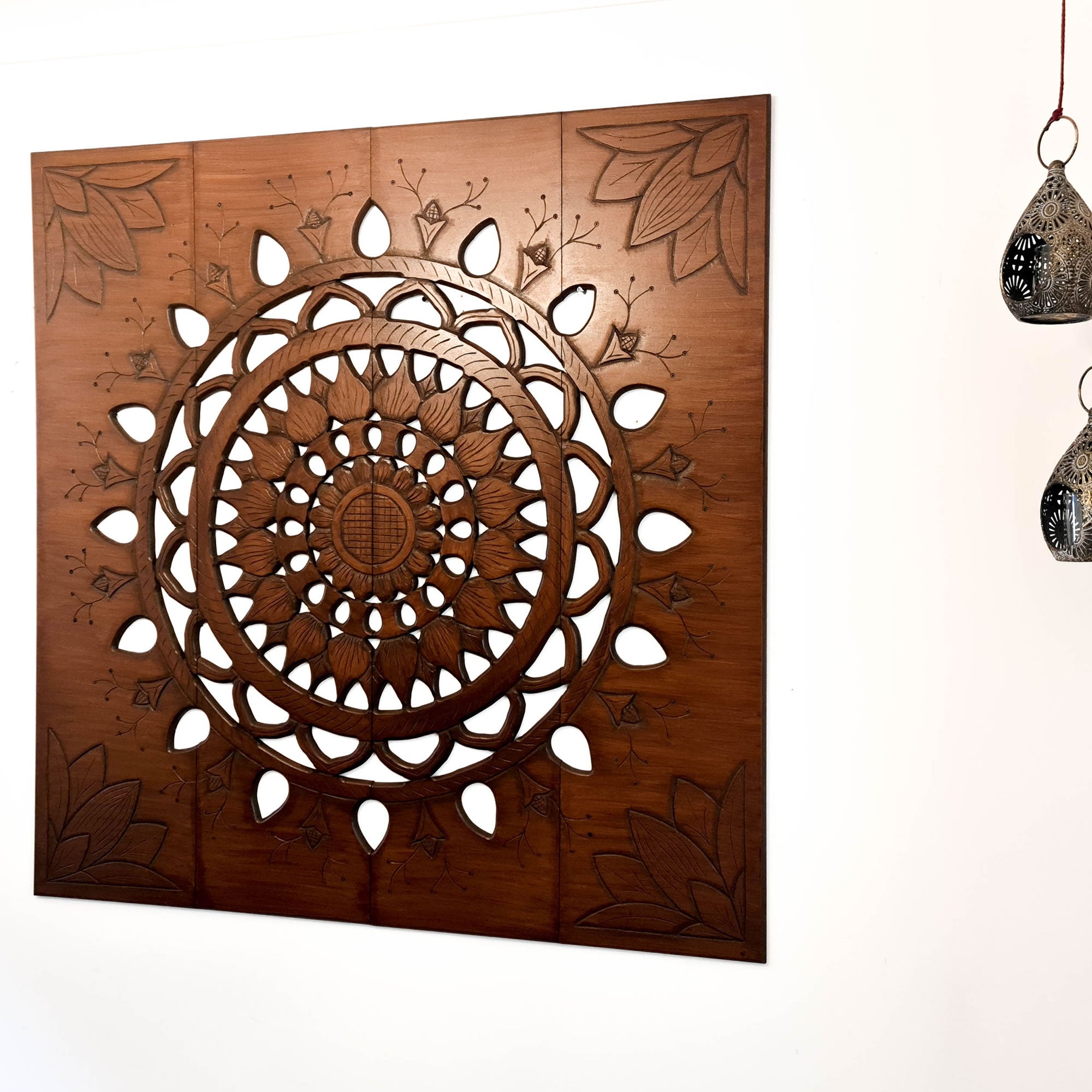 Panneau de tête de lit Mandala en bois sculpté fait à la main Suryadarshan