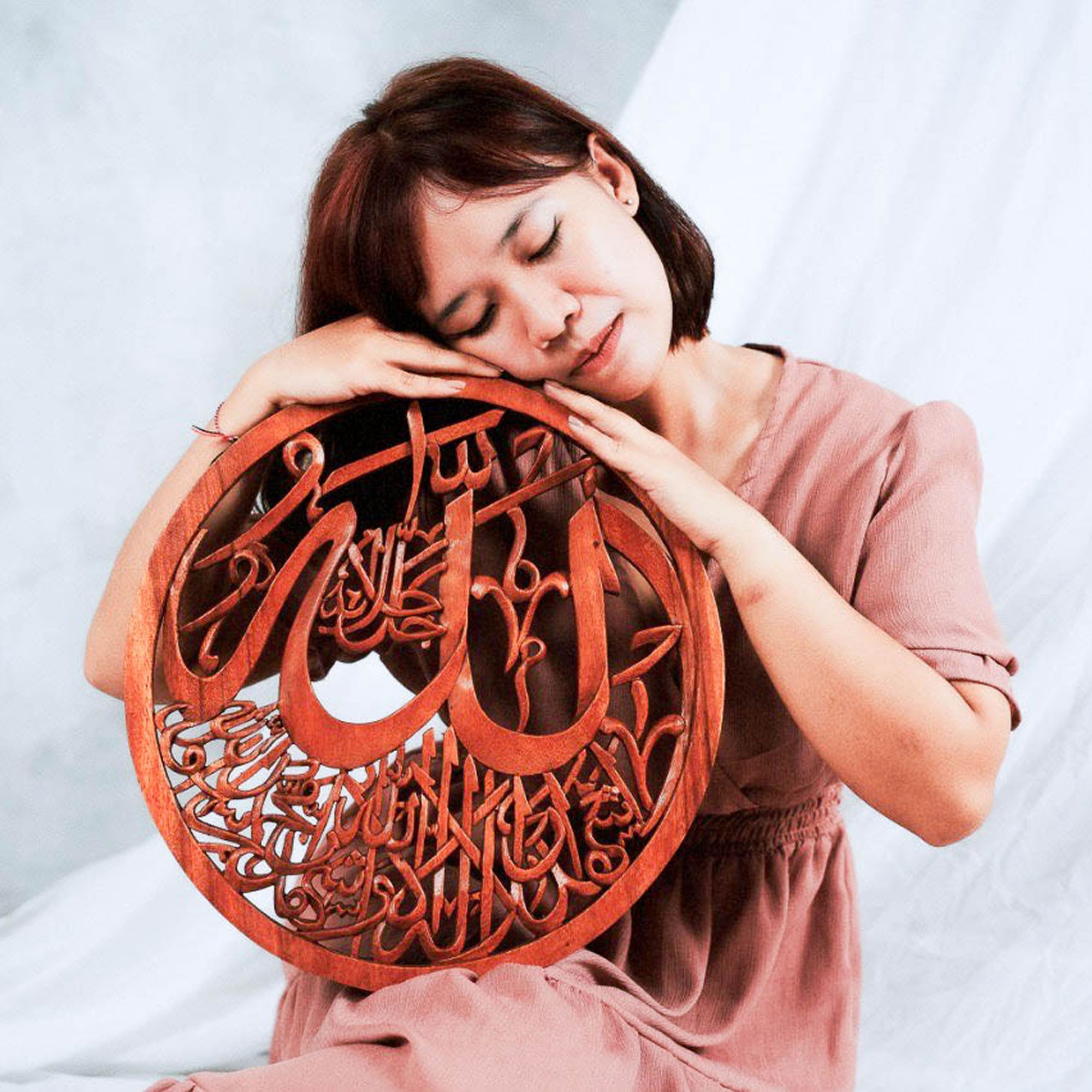 Calligraphie islamique arabe musulmane sculptée à la main ronde