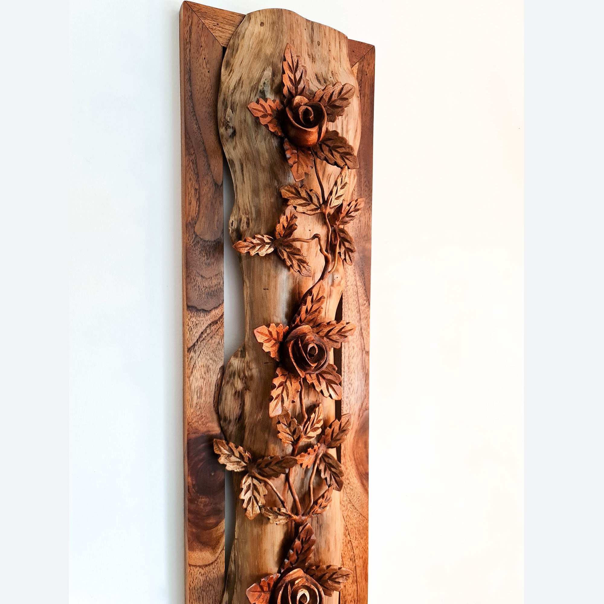 This is a stunning Carved Wooden Wall Art handmade with some eye catching results. This drift wood flowers are patiently hand carved and will undoubtedly look stunning in any décor. Driftwood Roses Gift