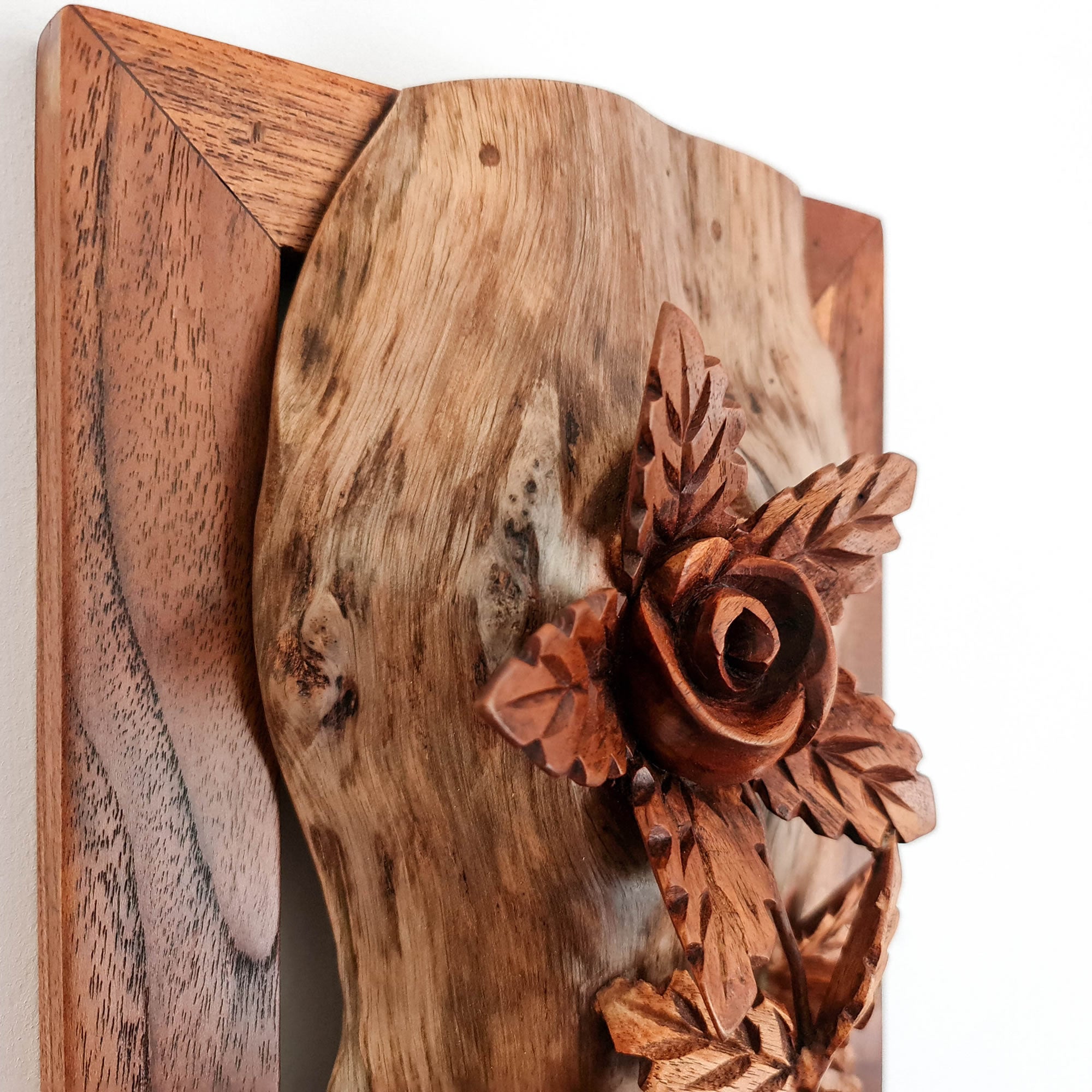 This is a stunning Carved Wooden Wall Art handmade with some eye catching results. This drift wood flowers are patiently hand carved and will undoubtedly look stunning in any décor. Driftwood Roses Gift