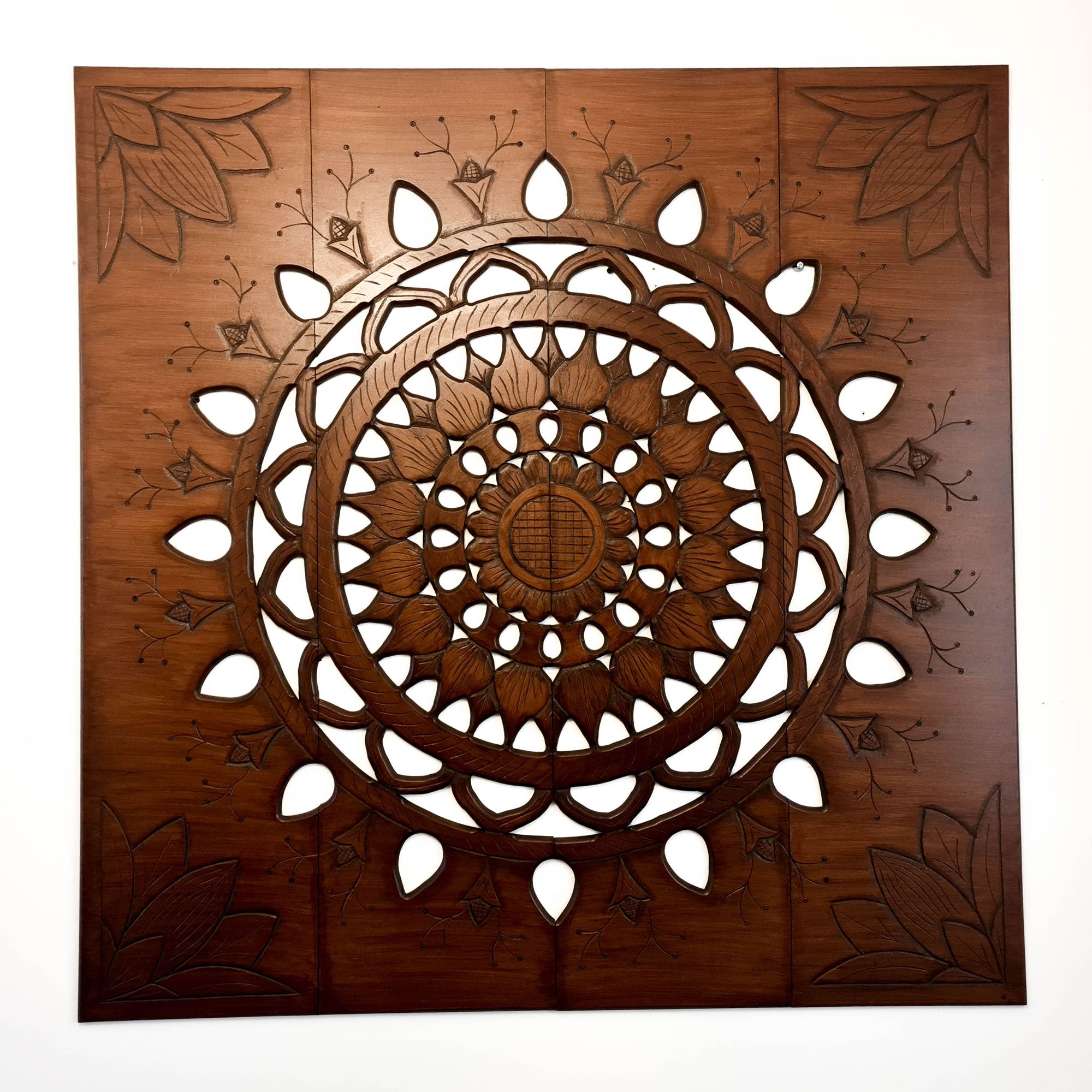 Panneau de tête de lit Mandala en bois sculpté fait à la main Suryadarshan