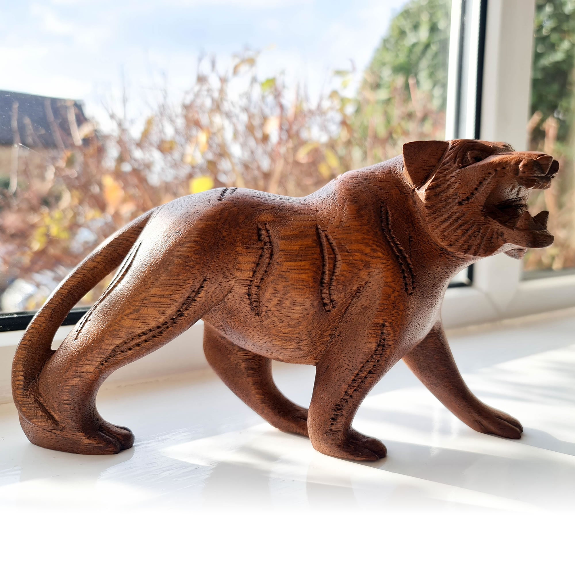 Lion Carved Wooden Decorative Art Sculpture