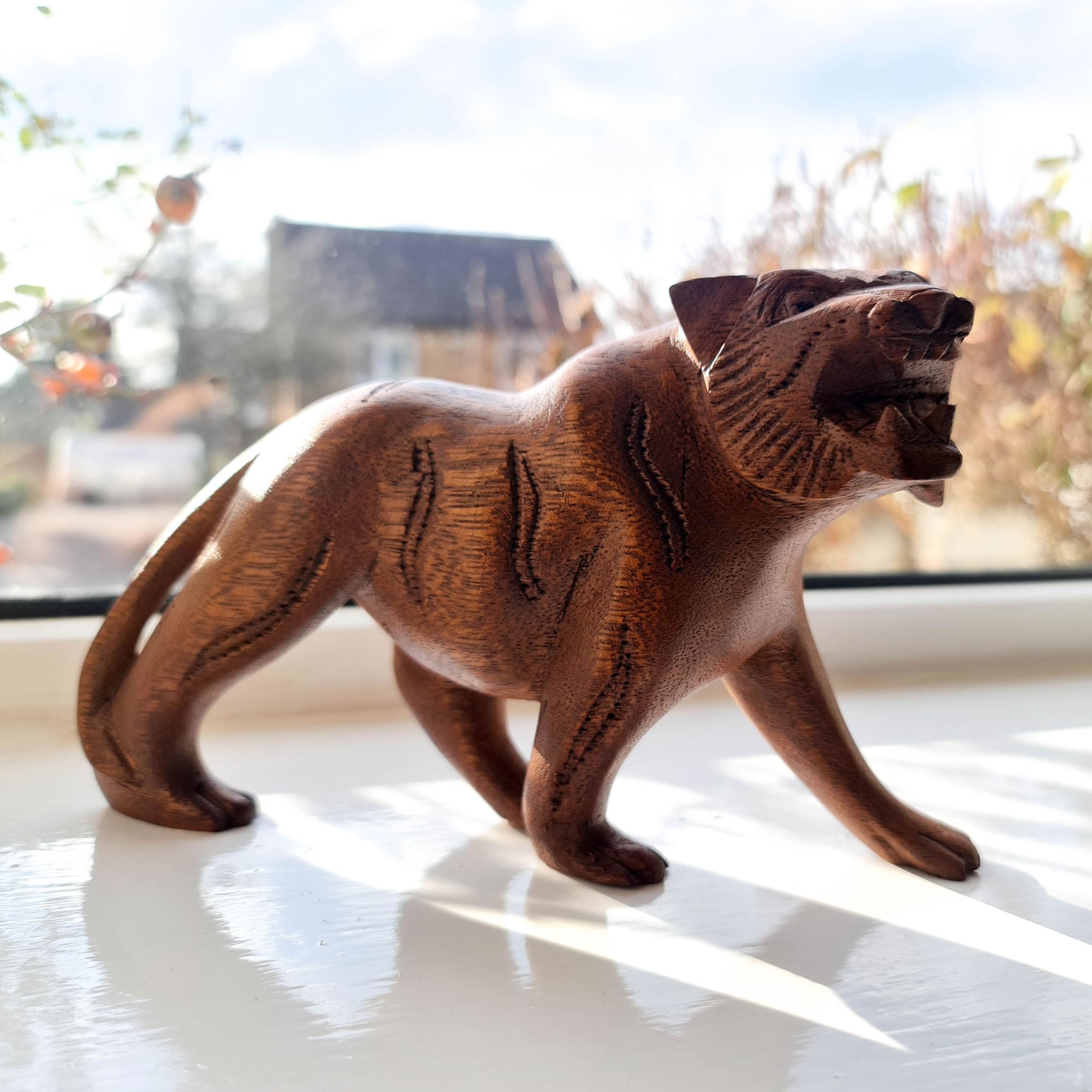 Lion Carved Wooden Decorative Art Sculpture