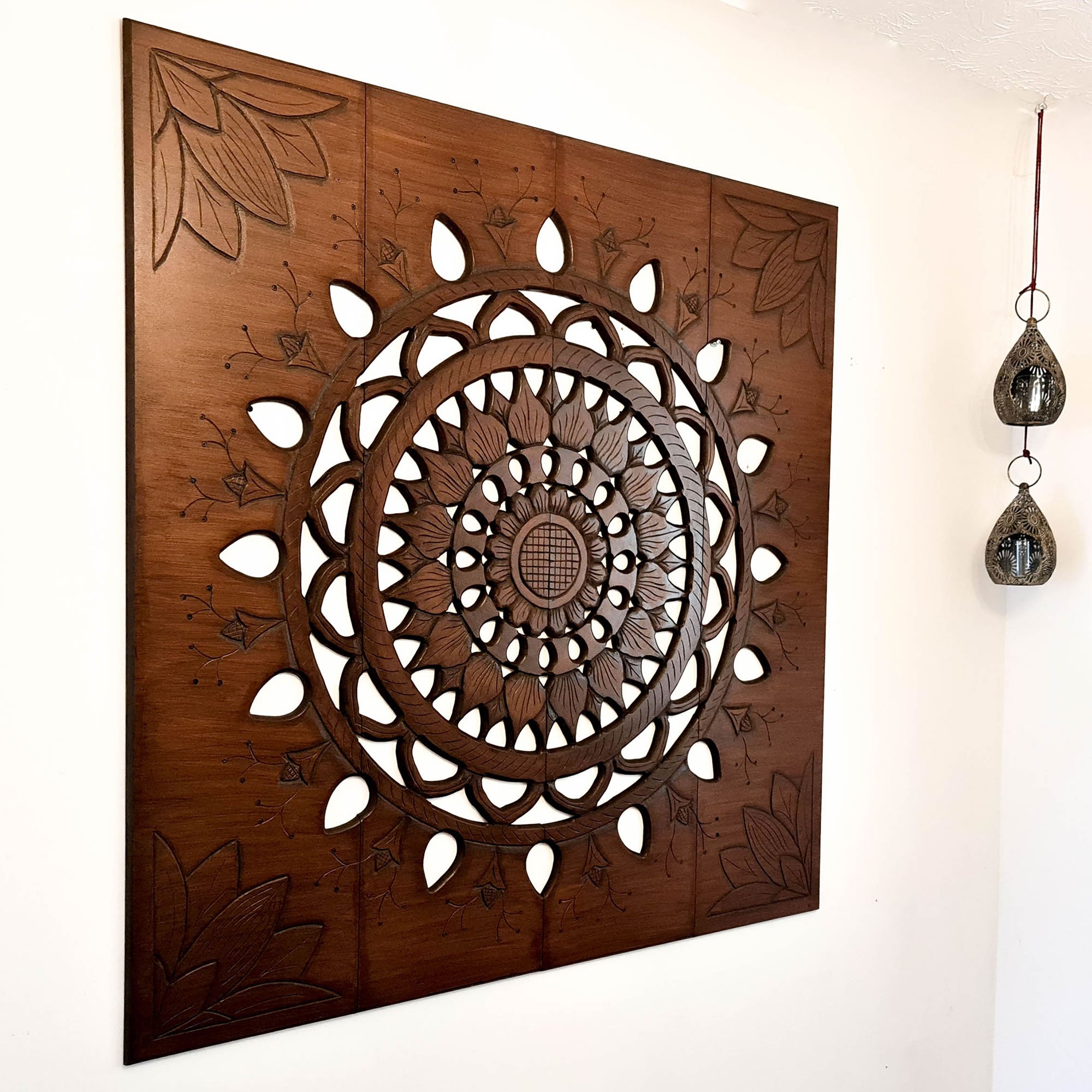 Panneau de tête de lit Mandala en bois sculpté fait à la main Suryadarshan