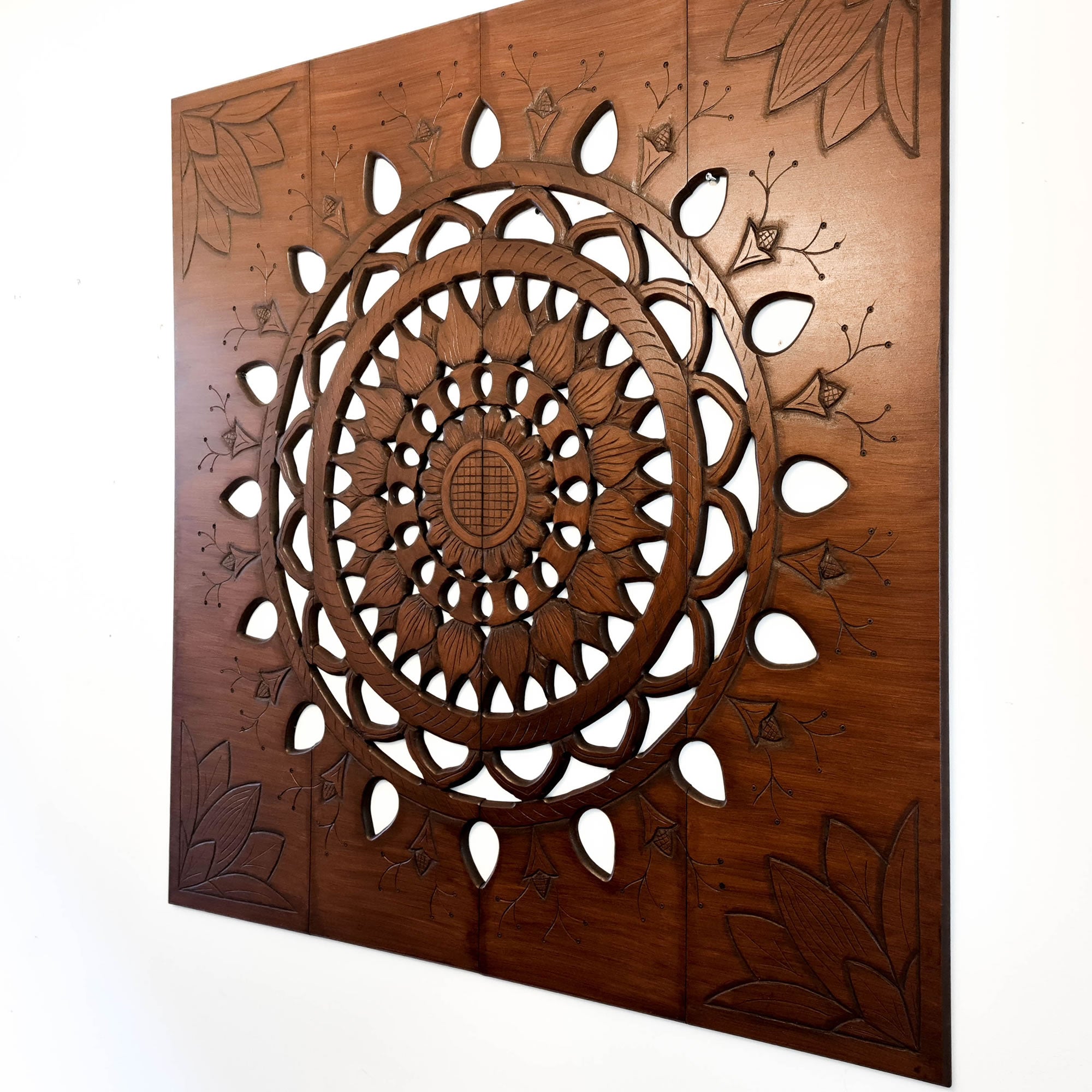 Panneau de tête de lit Mandala en bois sculpté fait à la main Suryadarshan