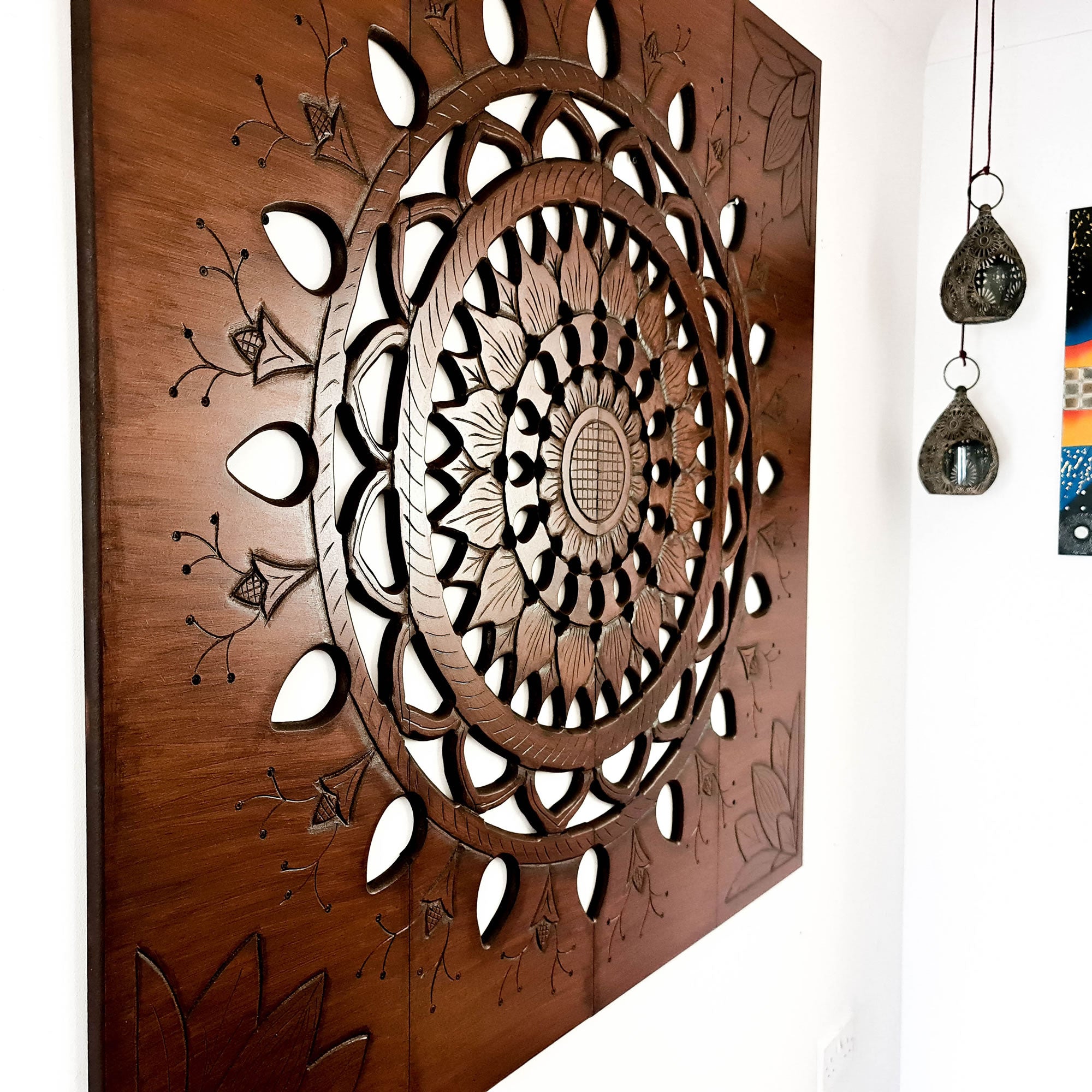 Panneau de tête de lit Mandala en bois sculpté fait à la main Suryadarshan