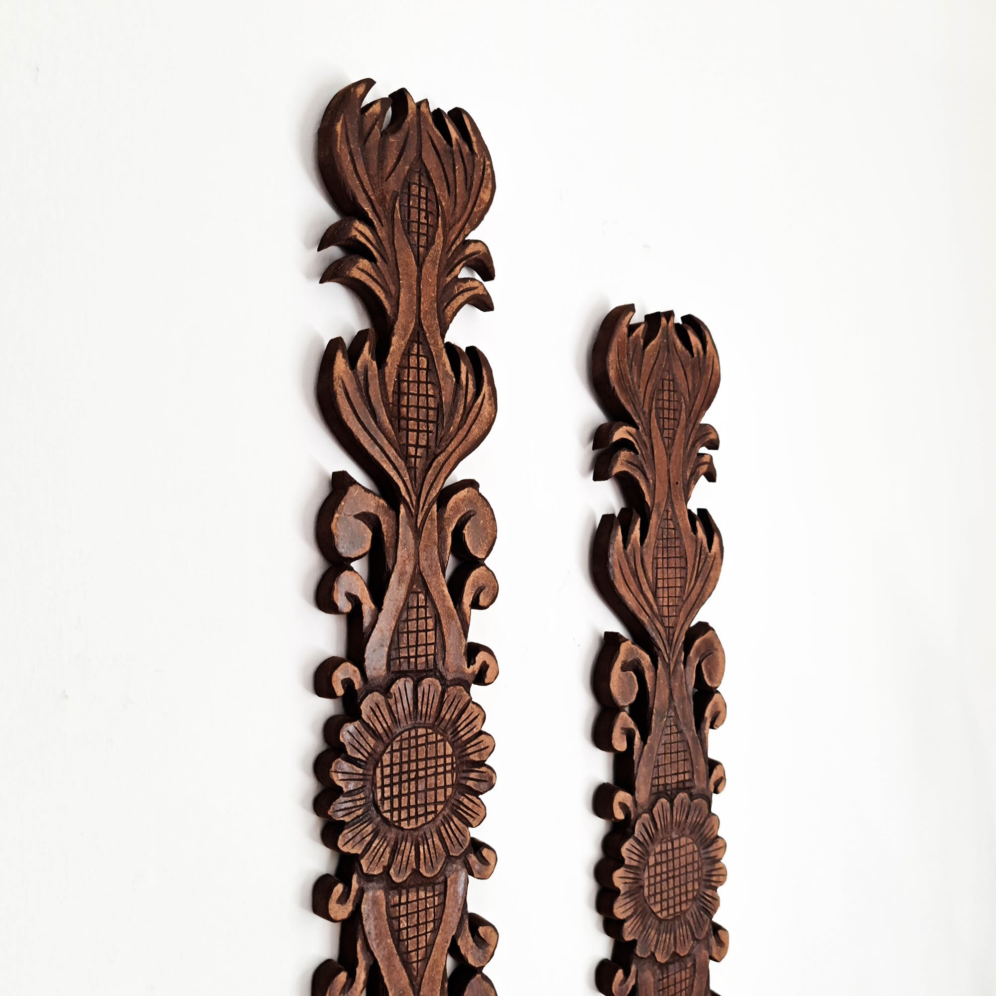 Sculpture d'art décorative en bois sculpté finition noyer