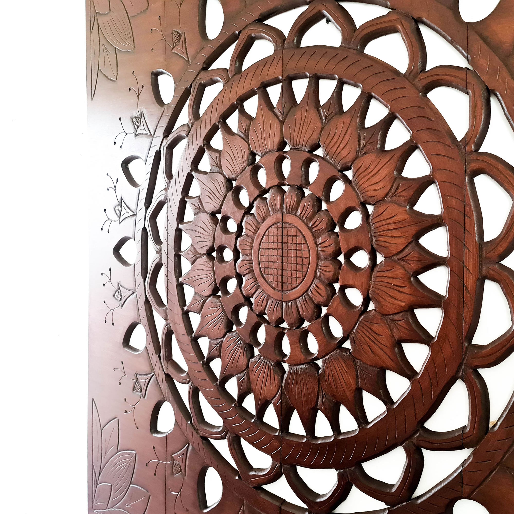 Panneau de tête de lit Mandala en bois sculpté fait à la main Suryadarshan
