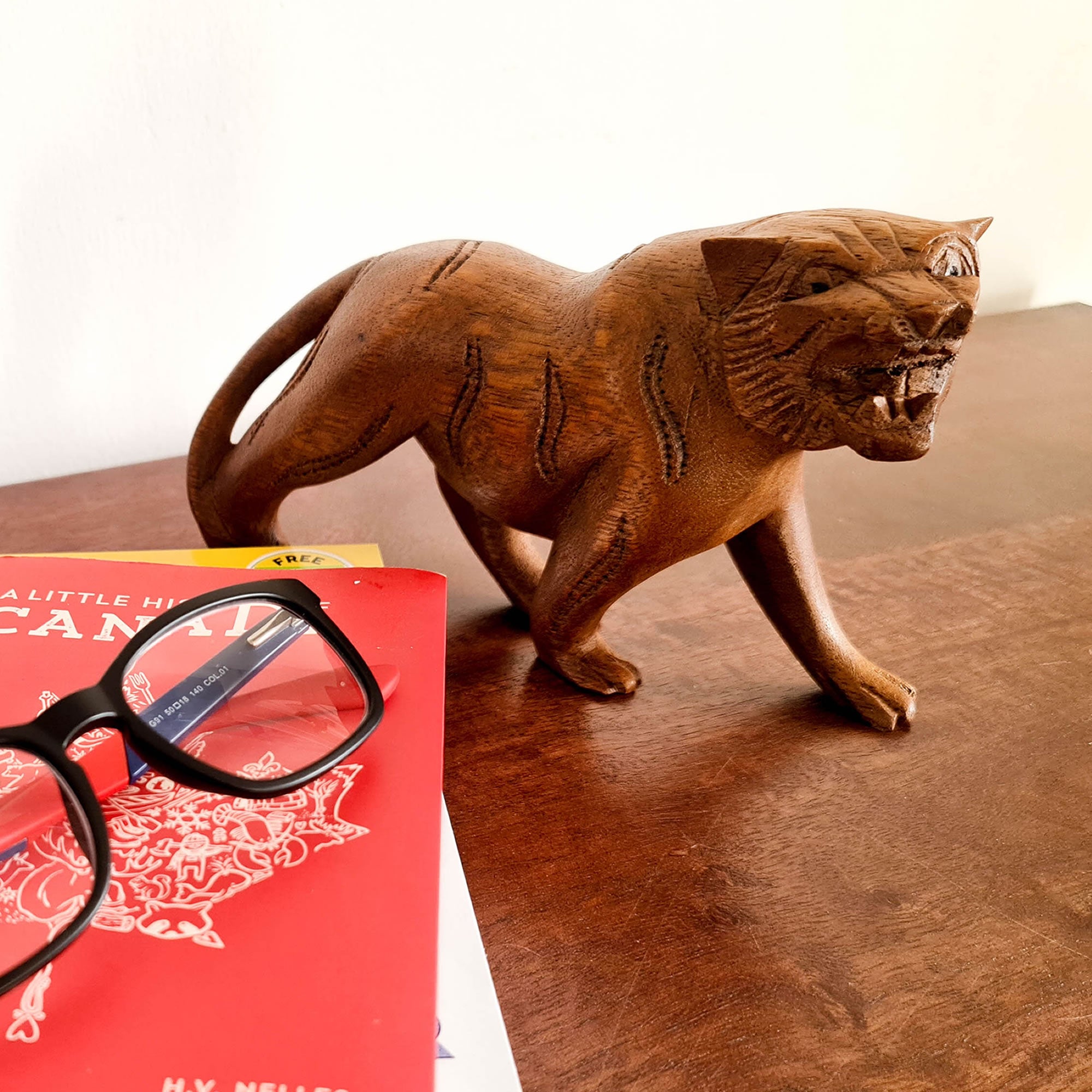 Lion Carved Wooden Decorative Art Sculpture