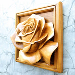 Sculpture d'art décoratif en bois sculpté à la main Valentine Rose
