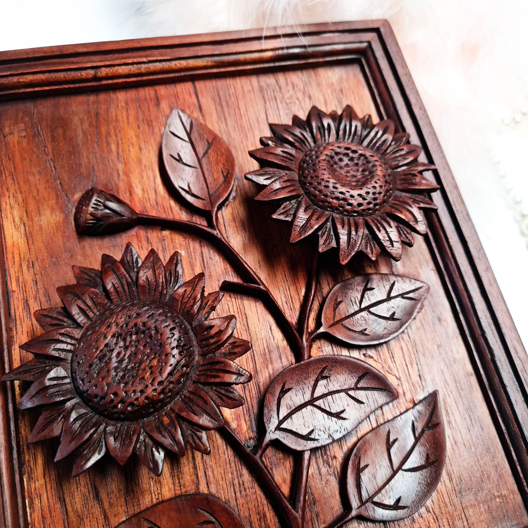 Art décoratif de fleurs de soleil en bois sculpté à la main